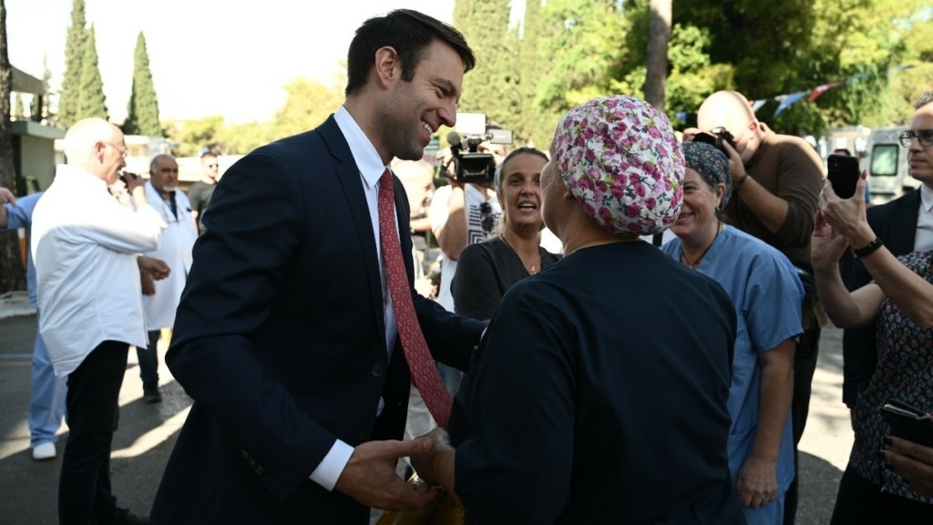 «Μην με παρεξηγήσεις, είσαι αριστερός;» – Η ερώτηση – έκπληξη από μια γυναίκα στον Στέφανο Κασσελάκη