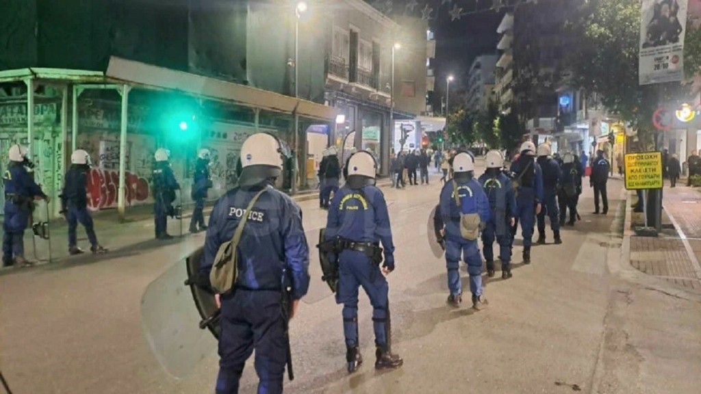 Ένταση και επεισόδια στην πορεία για το Πολυτεχνείο στην Πάτρα