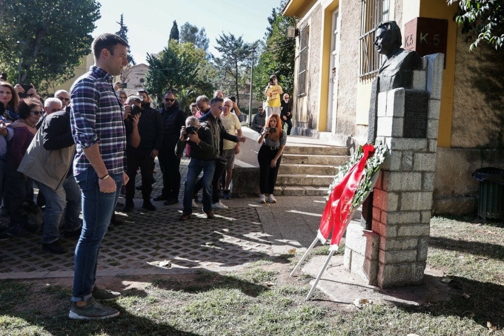 Πολυτεχνείο: Ο Στέφανος Κασσελάκης κατέθεσε στεφάνι στο μνημείο ΕΑΤ – ΕΣΑ (vid)