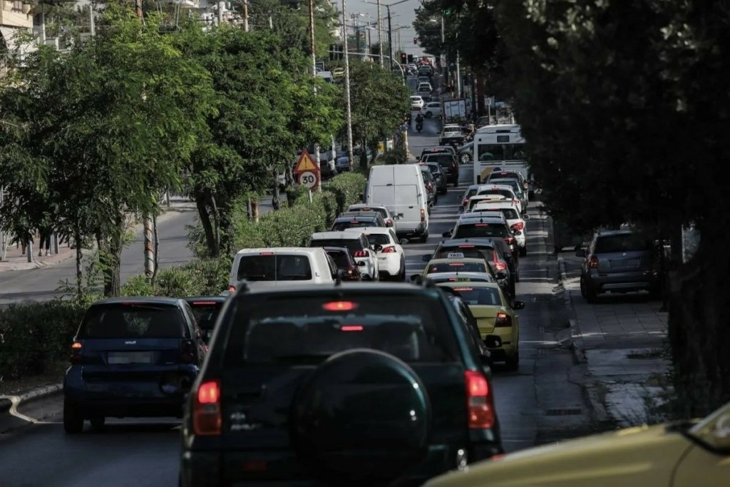 Στη Βουλή το νέο πλαίσιο ελέγχων και κυρώσεων για τα ανασφάλιστα οχήματα – Τι αλλάζει