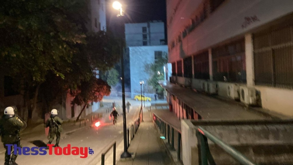 Επεισόδια από Ρομά σε Θεσσαλονίκη, Ασπρόπυργο και Μενίδι – Άνοιξε η λεωφόρος Μεσογείων