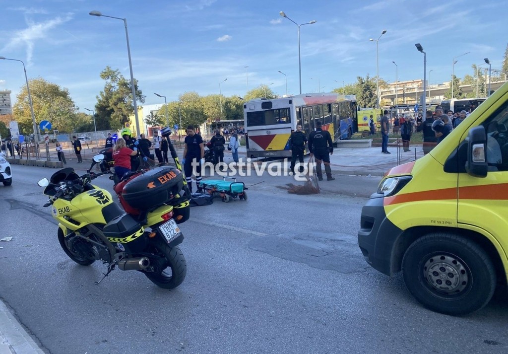 Τροχαίο με μία νεκρή στη Θεσσαλονίκη: Εγκεφαλικό φέρεται να υπέστη ο οδηγός του λεωφορείου – Πως έγινε το δυστύχημα (pics&vids)