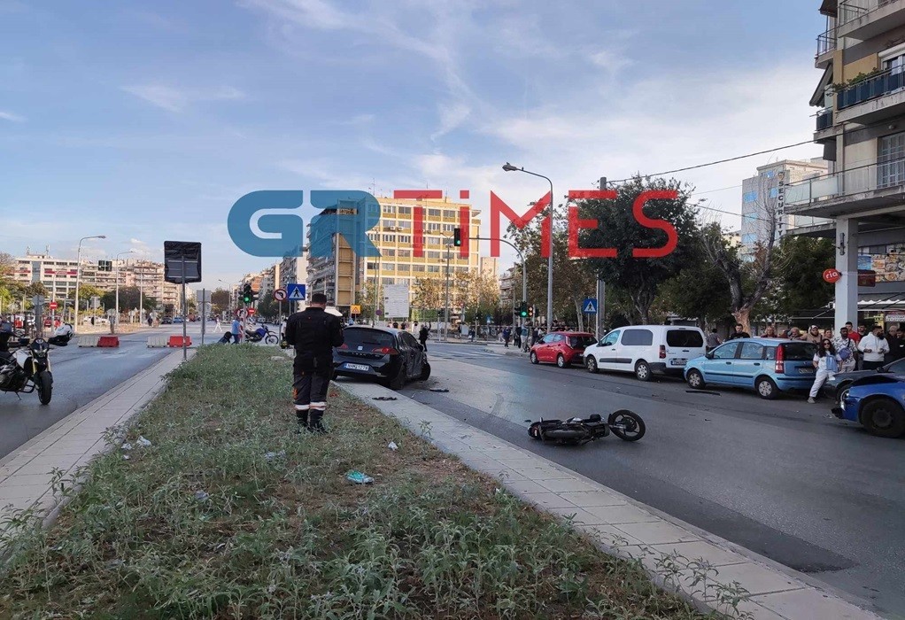 Σφοδρό τροχαίο δυστύχημα στο κέντρο της Θεσσαλονίκης – Μία νεκρή και δύο τραυματίες (pics)