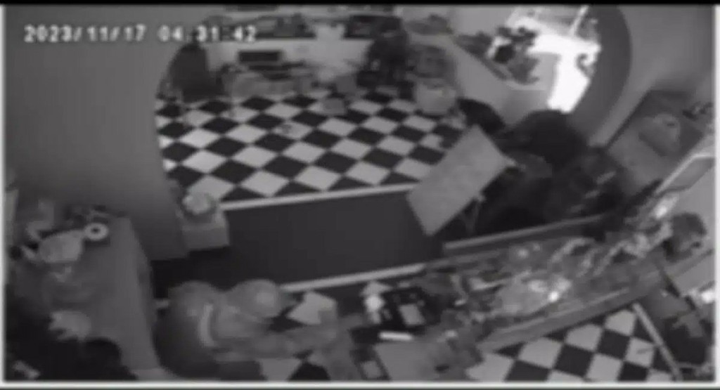 Θεσσαλονίκη: Ο διαρρήκτης είχε… υπογλυκαιμία – Έφυγε από ζαχαροπλαστείο κλέβοντας και μία πάστα φλώρα