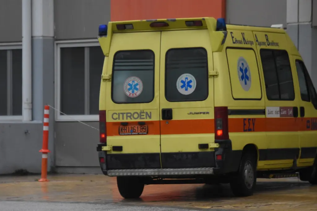 Θεσσαλονίκη: Σύγκρουση ΙΧ με μηχανή κάτω από τη γέφυρα της Σταυρούπολης