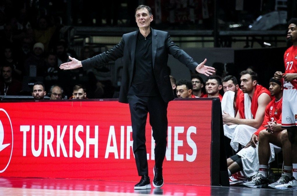 Τα έβαλε με τους διαιτητές ο Μπαρτζώκας – Το ξέσπασμα του on camera