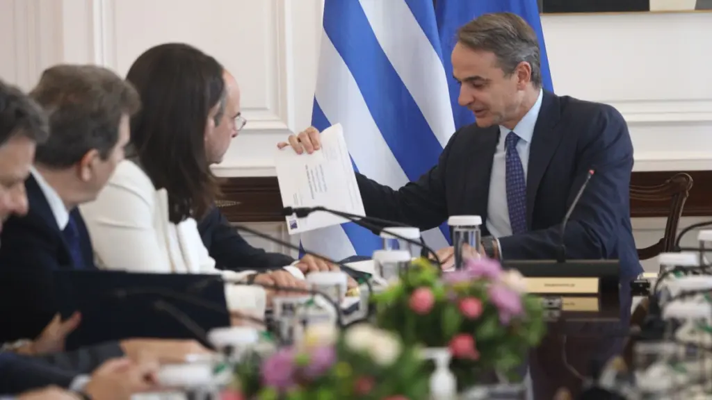 Επιστολική ψήφος: Ποιοι και που ψηφίζουν, η διαδικασία και το παρασκήνιο