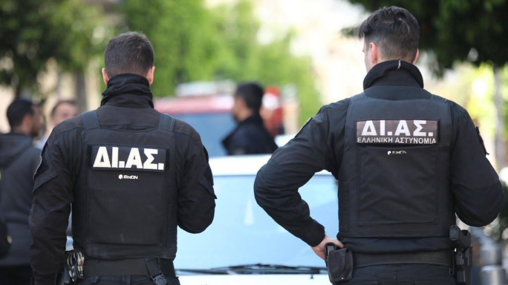 Γλυφάδα: Σύλληψη 17χρονου για κατοχή ναρκωτικών και οπλοκατοχή