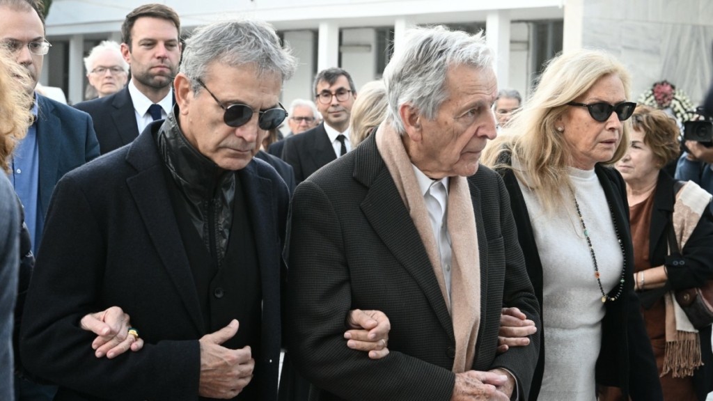 Το “ύστατο χαίρε” στον σπουδαίο Βασίλη Βασιλικό – Παρών ο Κώστας Γαβράς