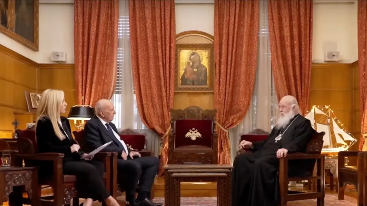 Ιερώνυμος: “Η τεκνοθεσία με ενοχλεί από ομόφυλα ζευγάρια, όχι η συμβίωση τους”