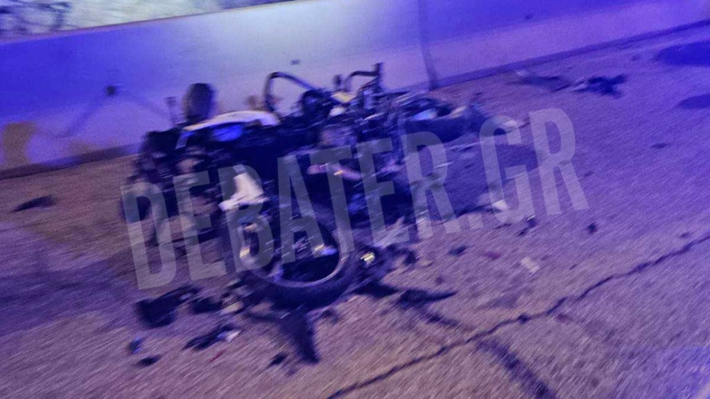 Καταδίωξη στον Ασπρόπυργο: Η διαλυμένη μηχανή του νεκρού 29χρονου αστυνομικού – Στο 401 διασωληνωμένος ο συνάδελφός του