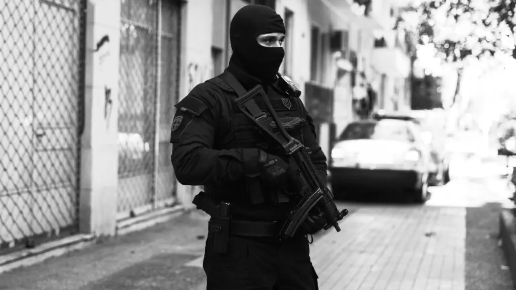 Συναγερμός για ύποπτο αντικείμενο στου Ψυρρή έξω από ισραηλινό εστιατόριο