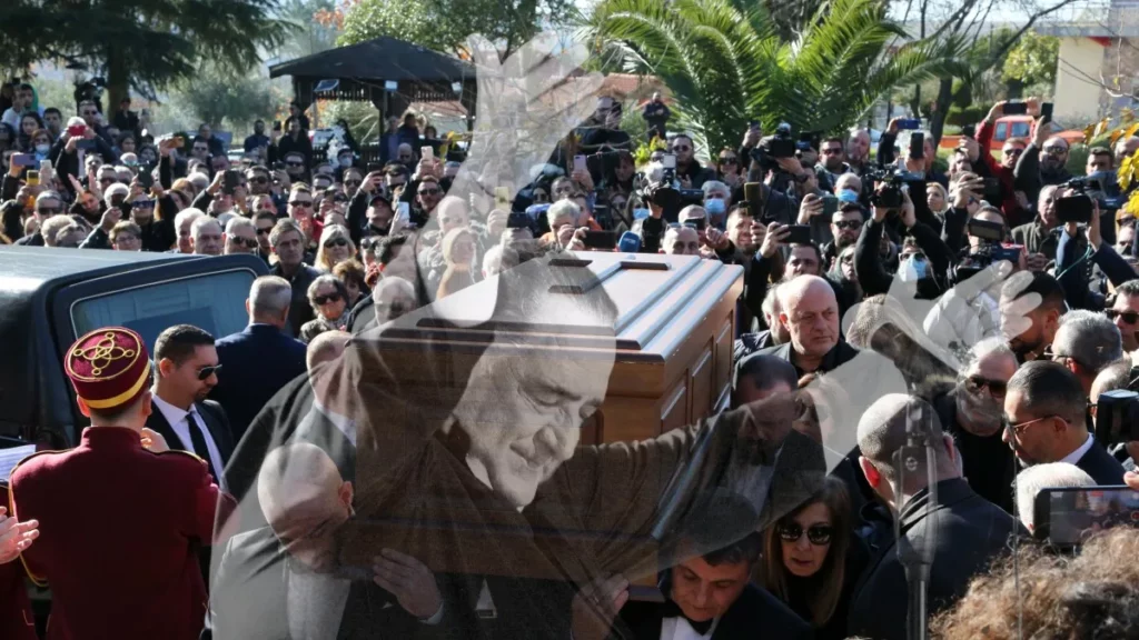 Βασίλης Καρράς – Οι τραγικές στιγμές πάνω στο μνήμα του
