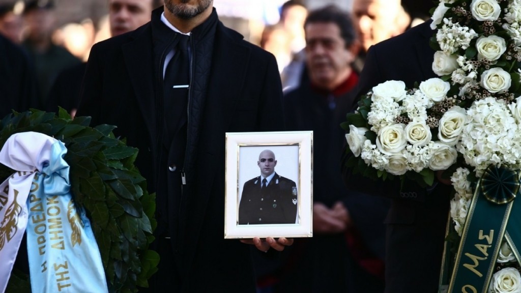 «Αθάνατος» – Η Ελλάδα αποχαιρέτησε τον Γιώργο Λυγγερίδη – Σπαραγμός στην κηδεία του στη Θεσσαλονίκη