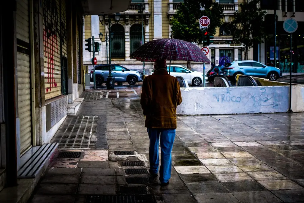 Μικρή άνοδος της θερμοκρασίας και παροδικές βροχές και καταιγίδες την Τετάρτη – Ο καιρός με τον οποίο θα ψήσουμε την Τσικνοπέμπτη