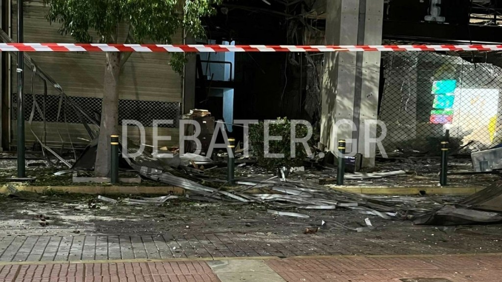 Ισχυρή έκρηξη στο κέντρο του Πειραιά – Υλικές ζημιές σε ακτίνα 300 μέτρων (pics&vids)
