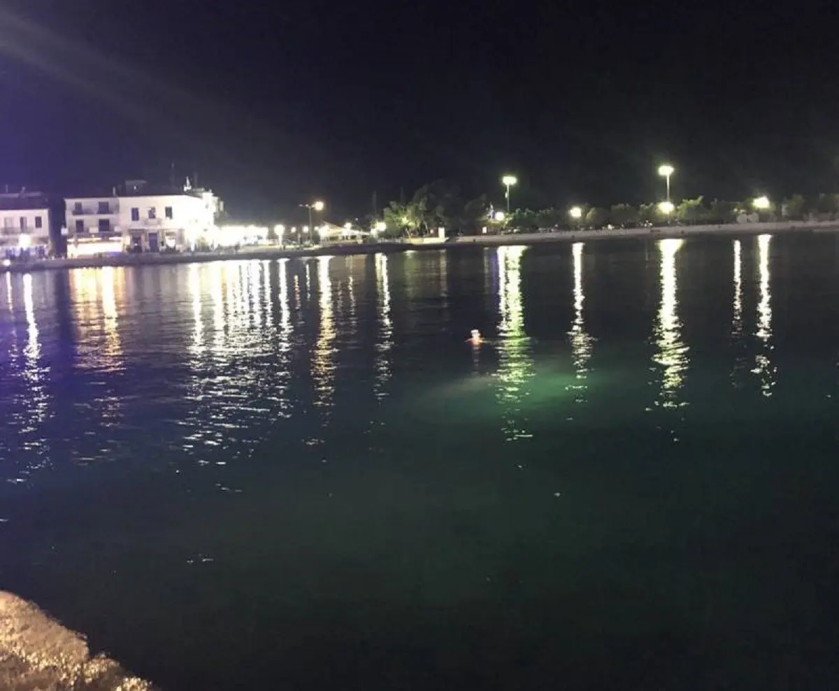 Πύλος: Χωρίς τις αισθήσεις του ανασύρθηκε ένας άνδρας από το αυτοκίνητο που έπεσε στη θάλασσα