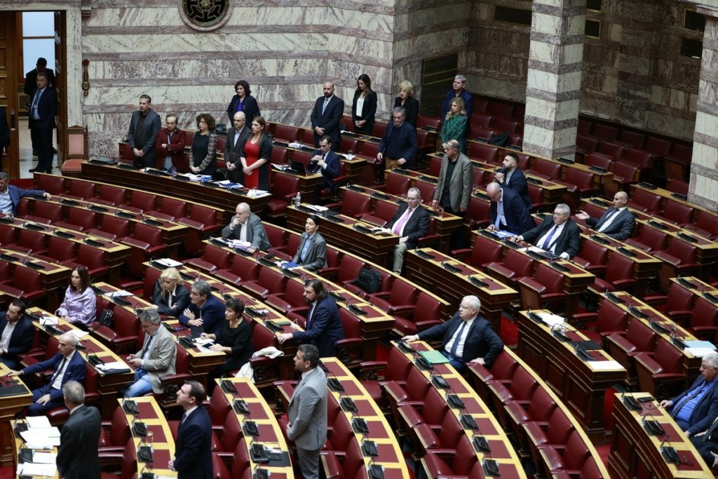 Υπερψηφίστηκε η τροπολογία Καιρίδη για τους μετανάστες