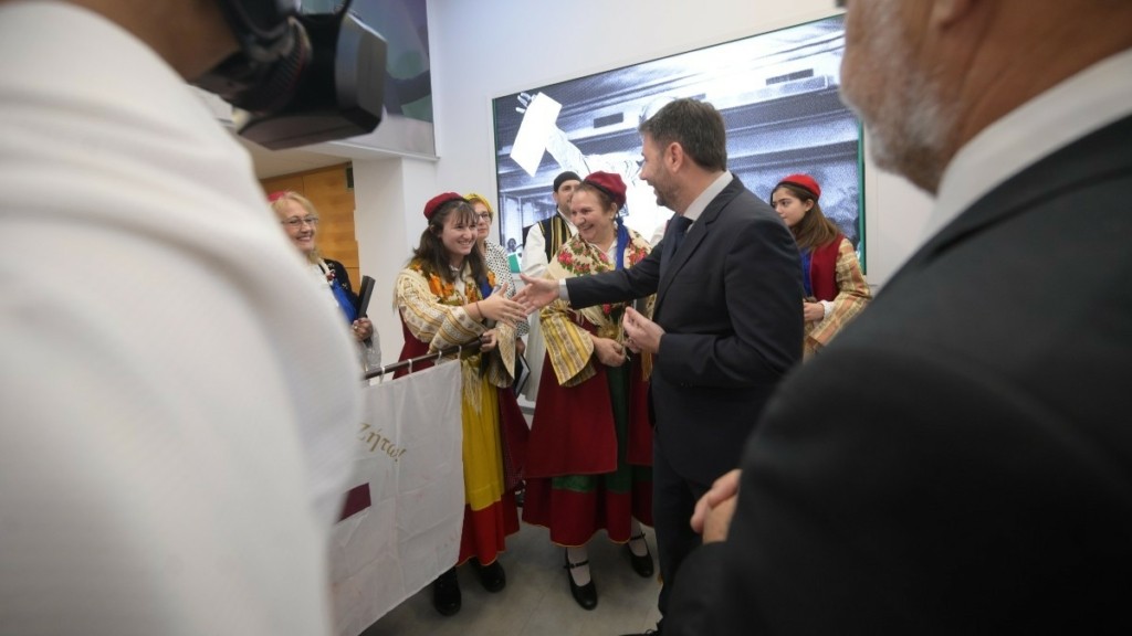 Χριστουγεννιάτικα Κάλαντα με «άρωμα» Κρήτης στον Πρόεδρο του ΠΑΣΟΚ, Νίκο Ανδρουλάκη (pics)