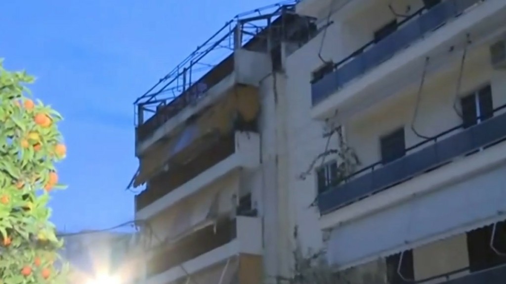 Φωτιά σε πολυκατοικία στα Άνω Πατήσια – Γυναίκα ανασύρθηκε νεκρή