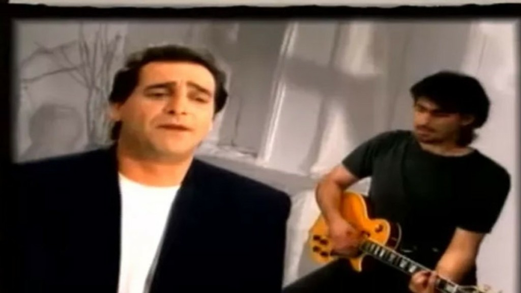 Η ιστορία πίσω από το «Άστη να λέει» – Πώς αποχαιρέτησαν οι Πυξ Λαξ τον Βασίλη Καρρά