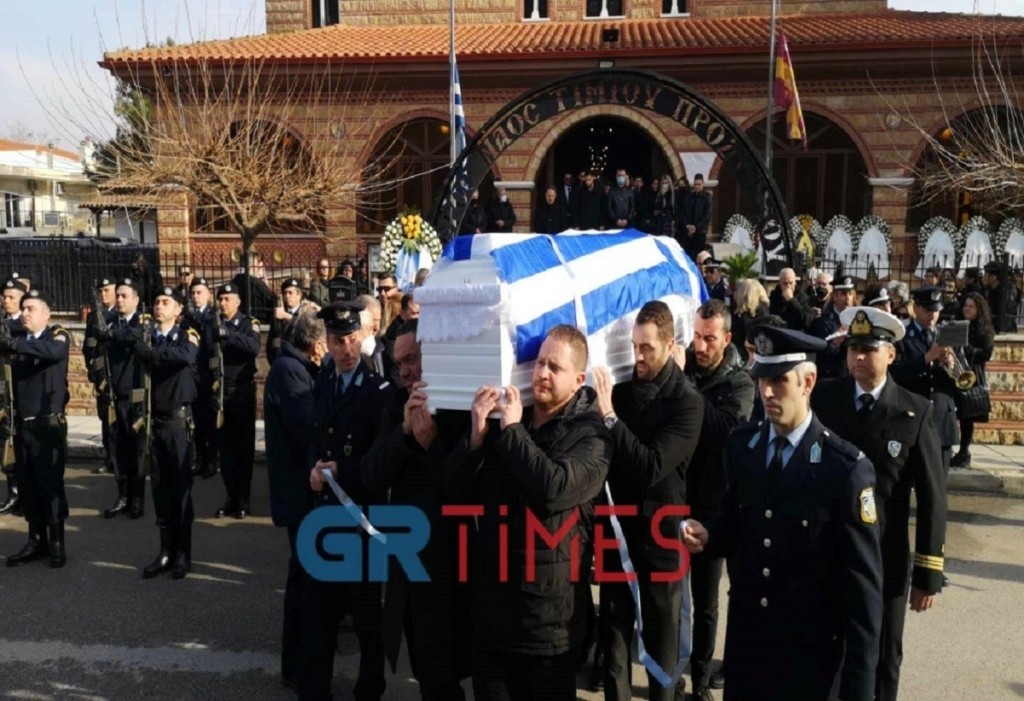 Θεσσαλονίκη: Η Ελλάδα αποχαιρέτησε σε κλίμα οδύνης τον 32χρονο αστυνομικό που δολοφονήθηκε από τον Νορβηγό