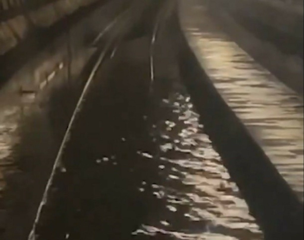 Χάος στην Eurostar – Ακυρώθηκαν όλα τα δρομολόγια από και προς το Λονδίνο λόγω πλημμύρας