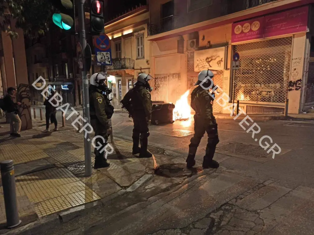 Εξάρχεια: Καρέ καρέ από το DEBATER τα επεισόδια μετά το φινάλε της πορείας Γρηγορόπουλου