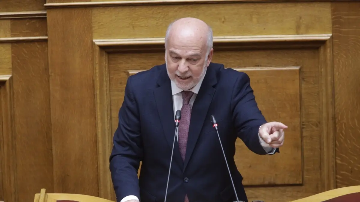 Νέος Ποινικός Κώδικας: Ποινικό αδίκημα οι προπηλακισμοί σε γιατρούς, νοσηλευτές, εκπαιδευτικούς