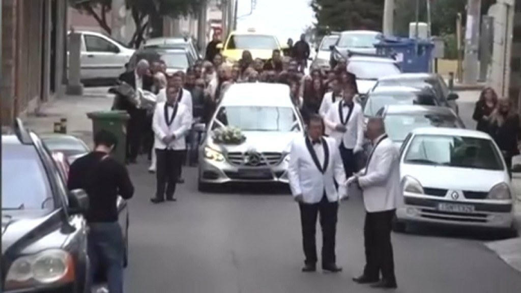 Πόνος και θλίψη στην κηδεία του Νίκου Φλωρινιώτη – Συντετριμμένη η οικογένειά του