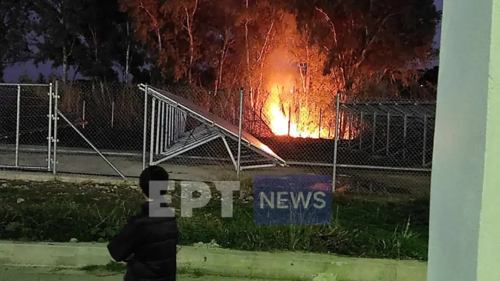 Φωτιά ΤΩΡΑ στα Χανιά – Δίπλα στο κλειστό Γυμναστήριο Ταυρωνίτη