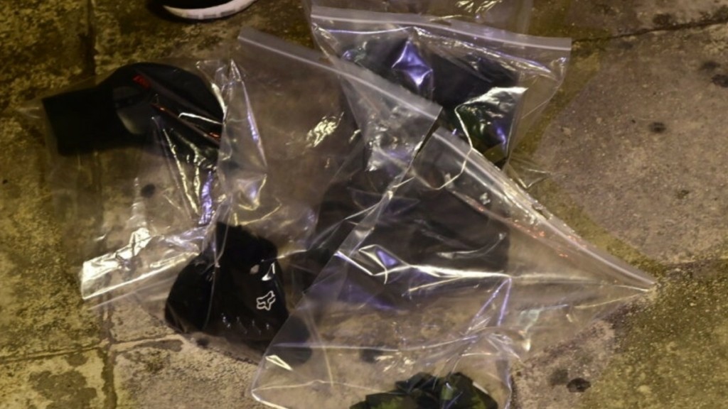 Ρέντη: Εκλάπησαν φωτοβολίδες από σκάφη στις Τζιτζιφιές πριν τα επεισόδια