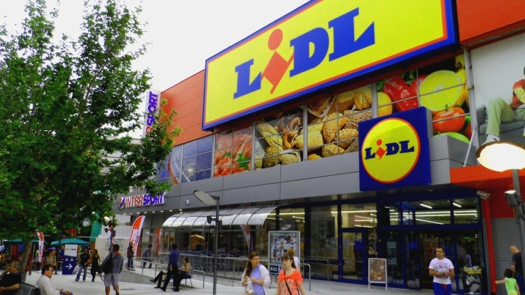 Η Lidl Ελλάς μειώνει από σήμερα τις τιμές σε πάνω από 60 προϊόντα έως -22% και τις κρατάει χαμηλές