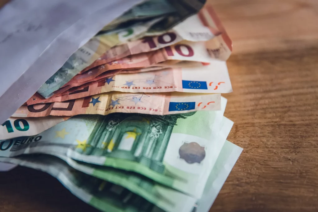 Επίδομα προσωπικής διαφοράς 100-300 ευρώ για 740.000 συνταξιούχους έως τις 20/12