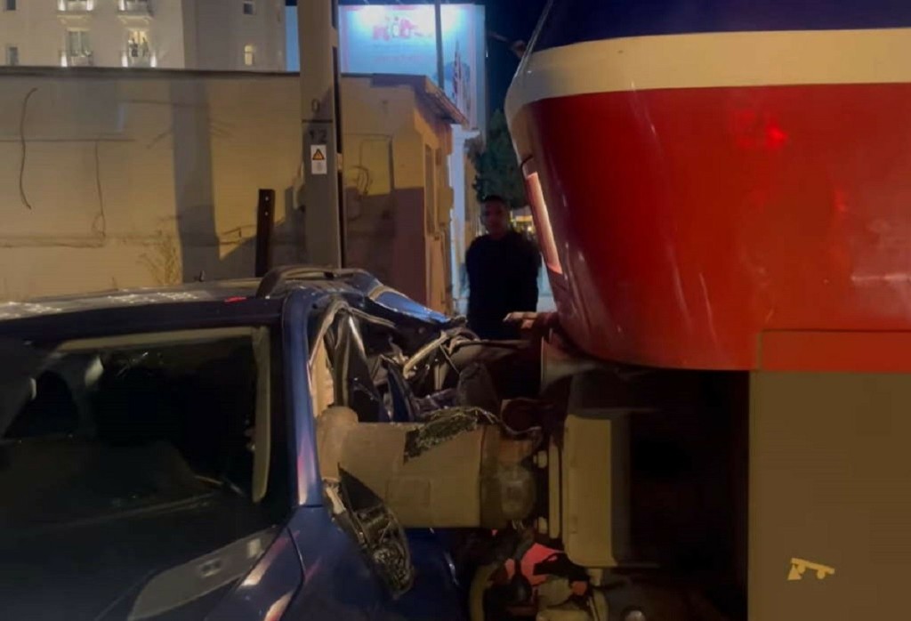 Θεσσαλονίκη: Σύγκρουση τρένου με αυτοκίνητο