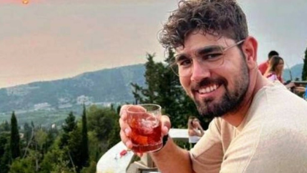 Θρήνος για τον Νίκο Πολυδερόπουλο: Πέθανε από ανακοπή ο 28χρονος αδερφός του ηθοποιού