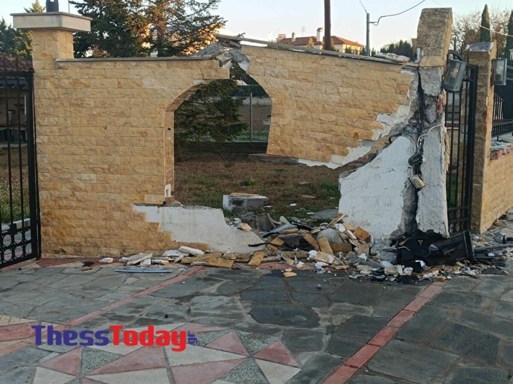 Αιματοβαμμένο ξημέρωμα στη Θεσσαλονίκη: Νεκρός 24χρονος σε τροχαίο