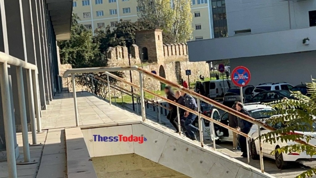 Θεσσαλονίκη: Στον Εισαγγελέα ο 37χρονος ιδιοκτήτης των σκύλων που σκότωσαν την 50χρονη – «Είμαι βαθιά συντετριμμένος»
