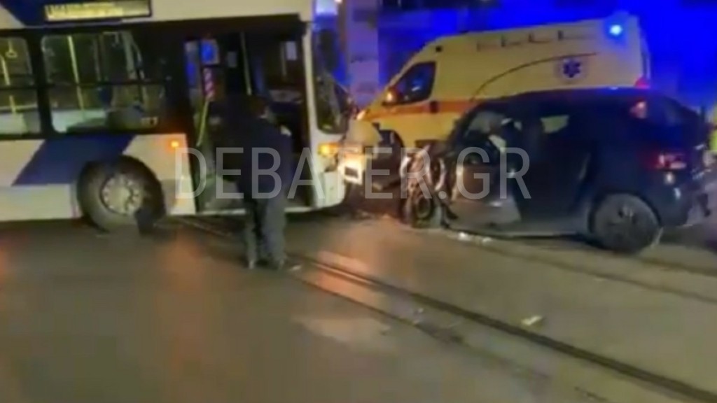 Τροχαίο στον Πειραιά: Αυτοκίνητο συγκρούστηκε μετωπικά με λεωφορείο – Δύο τραυματίες