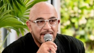 Γιάννης Ζουγανέλης: Έξαλλος με την ψευδή είδηση για τον θάνατο της συζύγου του – “Θα κινηθώ νομικά”