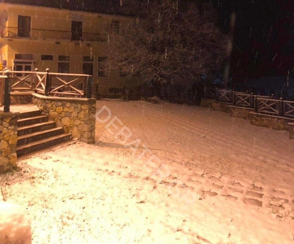 Ντύθηκαν στα λευκά τα ορεινά της Φλώρινας – Φωτογραφίες και βίντεο από το DEBATER