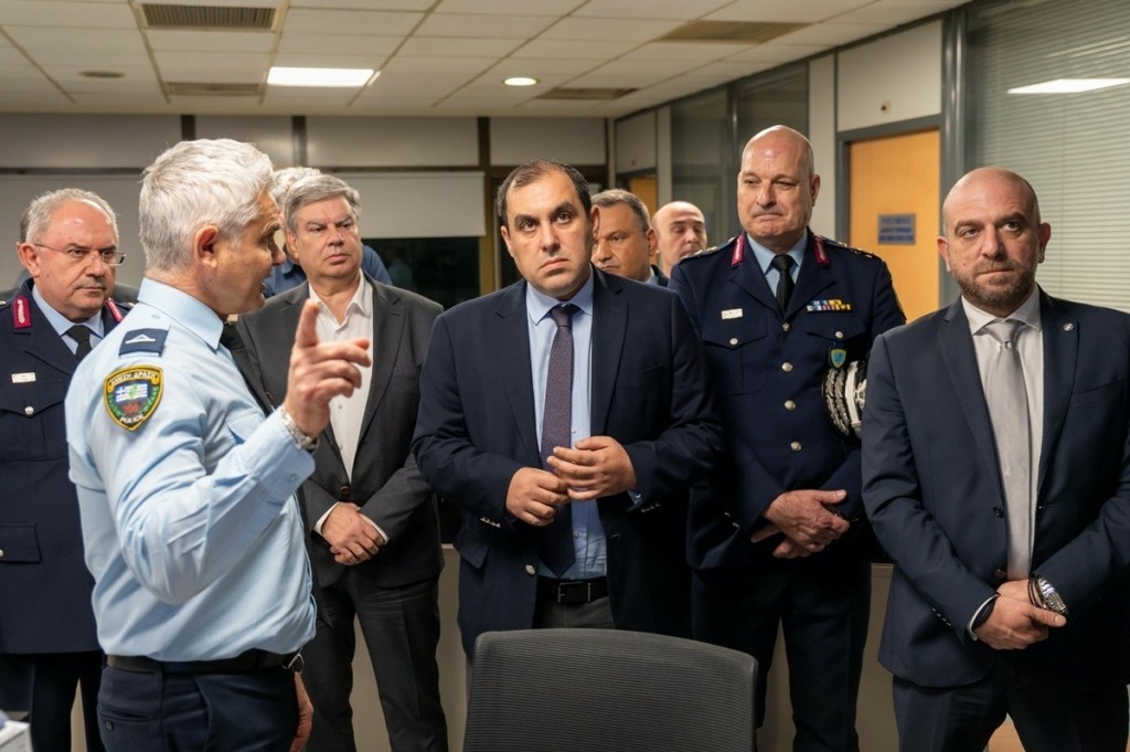 Στο κέντρο επιχειρήσεων της ΓΑΔΑ η ηγεσία της ΕΛΑΣ και ο υφυπουργός Προστασίας του Πολίτη Κατσαφάδος