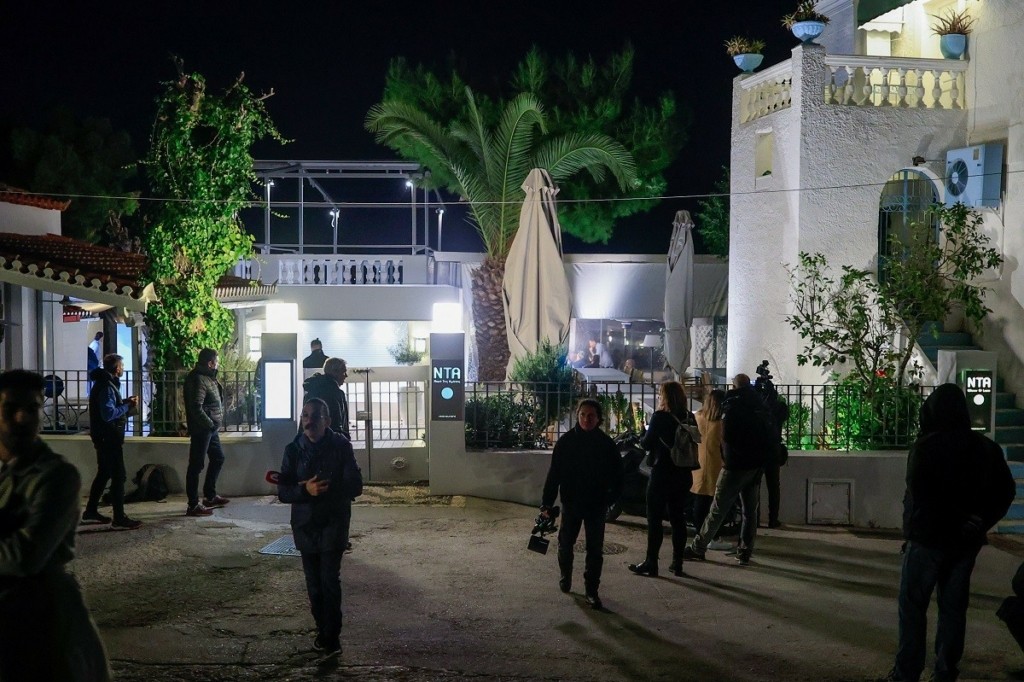 ΣΥΡΙΖΑ: Το «κρυφτό» του Κασσελάκη με τους δημοσιογράφους στις Σπέτσες και το «κόλπο» με τα σβηστά φώτα
