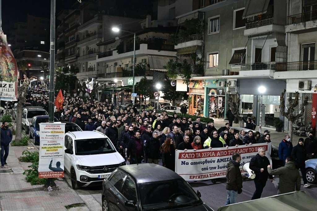 Ιωάννα Κολοβού: Μεγάλη συγκέντρωση έξω από το σπίτι της στου Ζωγράφου (pics&vids)