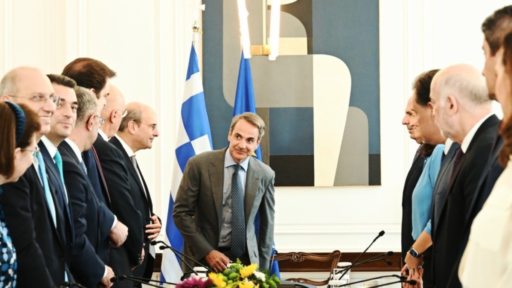 Το ορμητικό κύμα των αλλαγών και τα αγκάθια για την κυβέρνηση