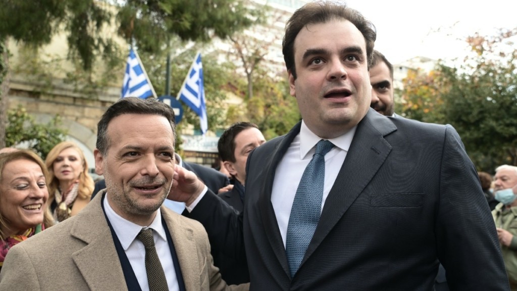 Με λαμπρότητα τα Θεοφάνια στην Αθήνα παρουσία του δημάρχου Χάρη Δούκα και του Κυριάκου Πιερρακάκη