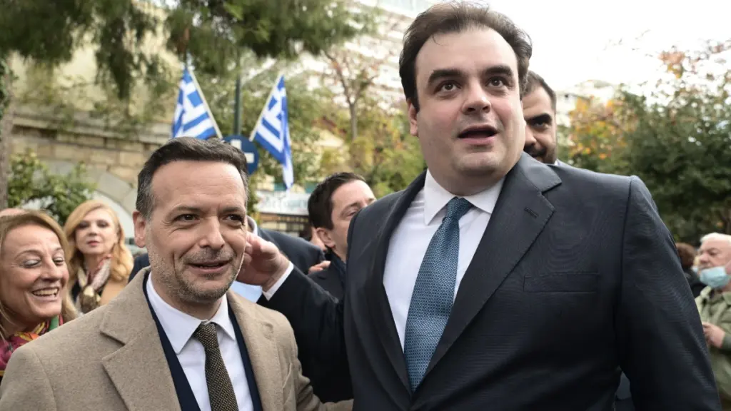 Με λαμπρότητα τα Θεοφάνια στην Αθήνα παρουσία του δημάρχου Χάρη Δούκα και του Κυριάκου Πιερρακάκη