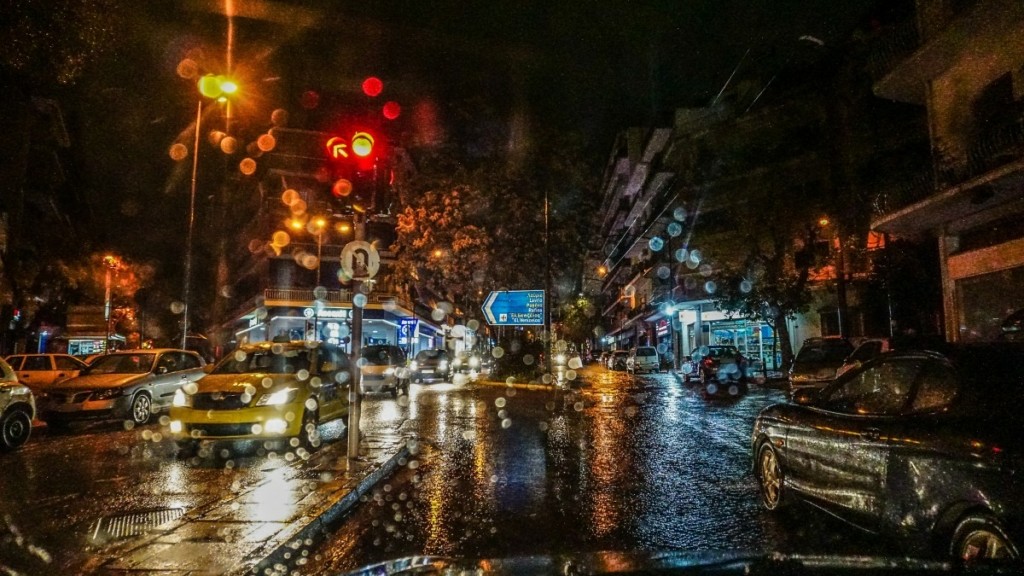 Ισχυρή καταιγίδα “σφυροκόπησε” την Αττική τα ξημερώματα της Κυριακής