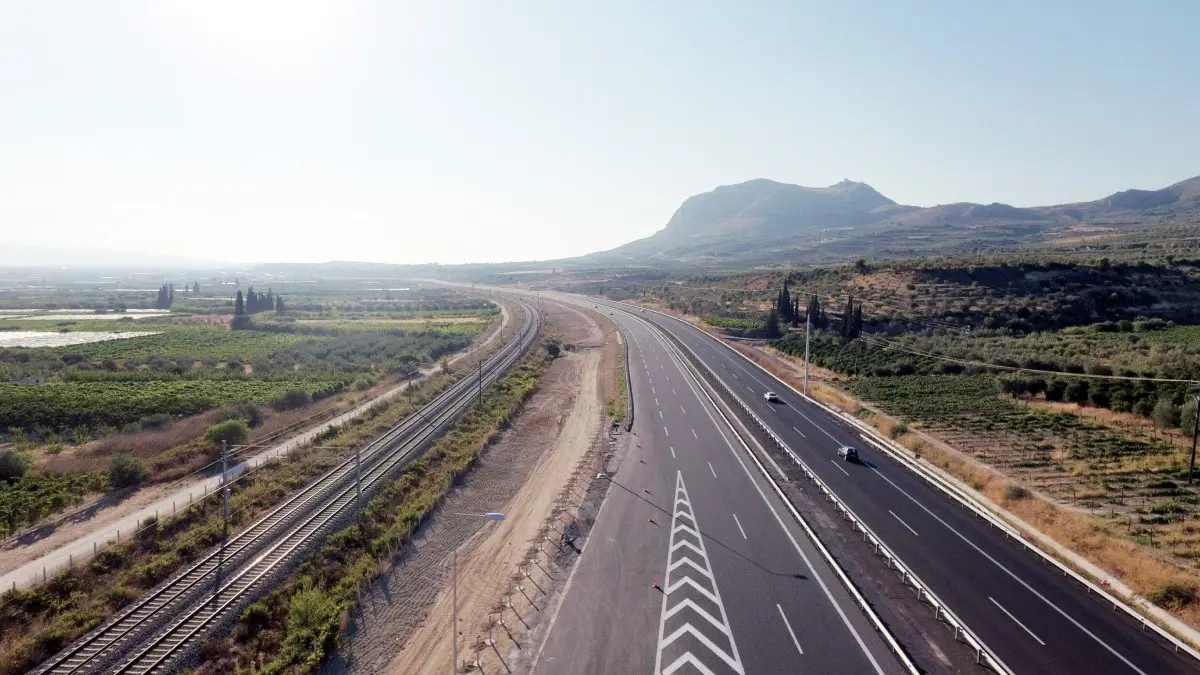 Σοκ στην εθνική οδό: Οδηγούσε αντίθετα για 25 χλμ. και συγκρούστηκε με νταλίκα