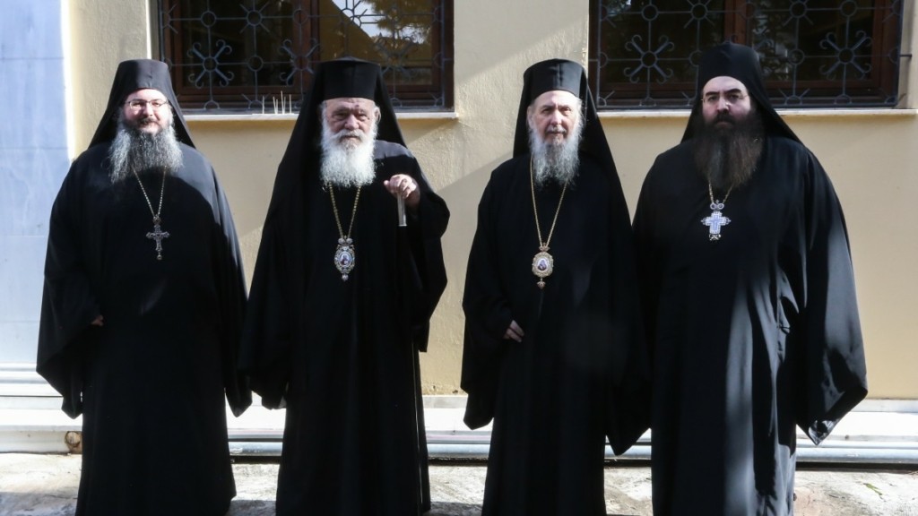 Παντιέρα… ράσα σε Μαξίμου, Βουλή και Μονή Πετράκη
